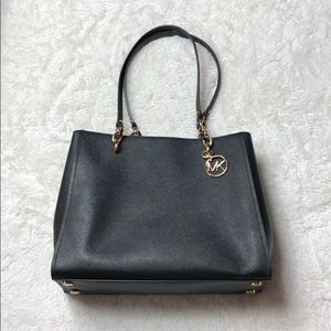 Black Michael kors purse